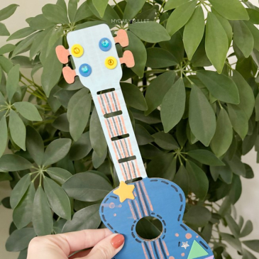 Guitare en carton